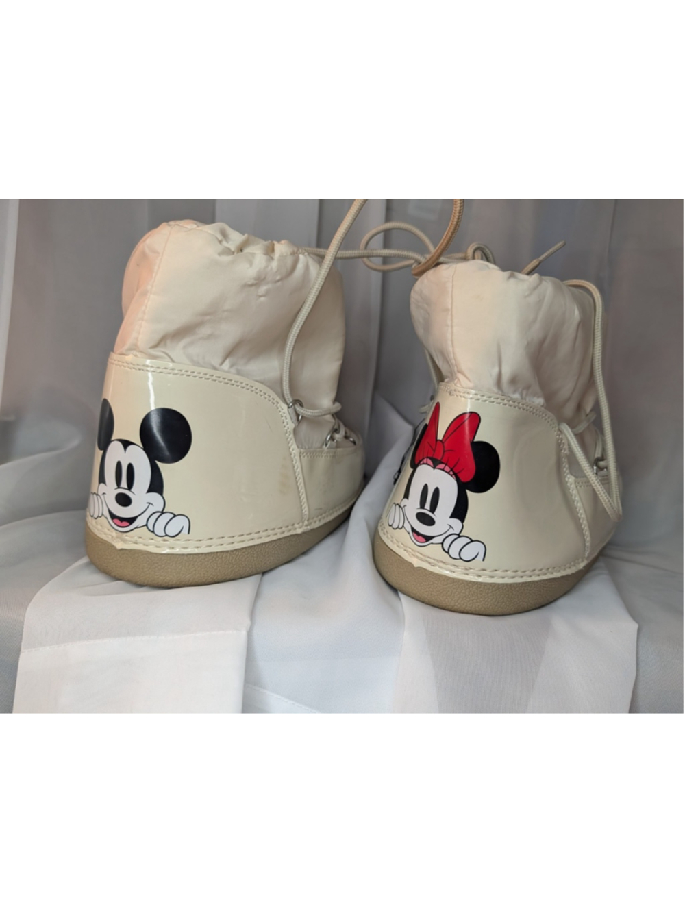 Disney Womens 7.5 M Cream Ivory Ankle Snow Boots Lace Up Mickey Minnie Logo